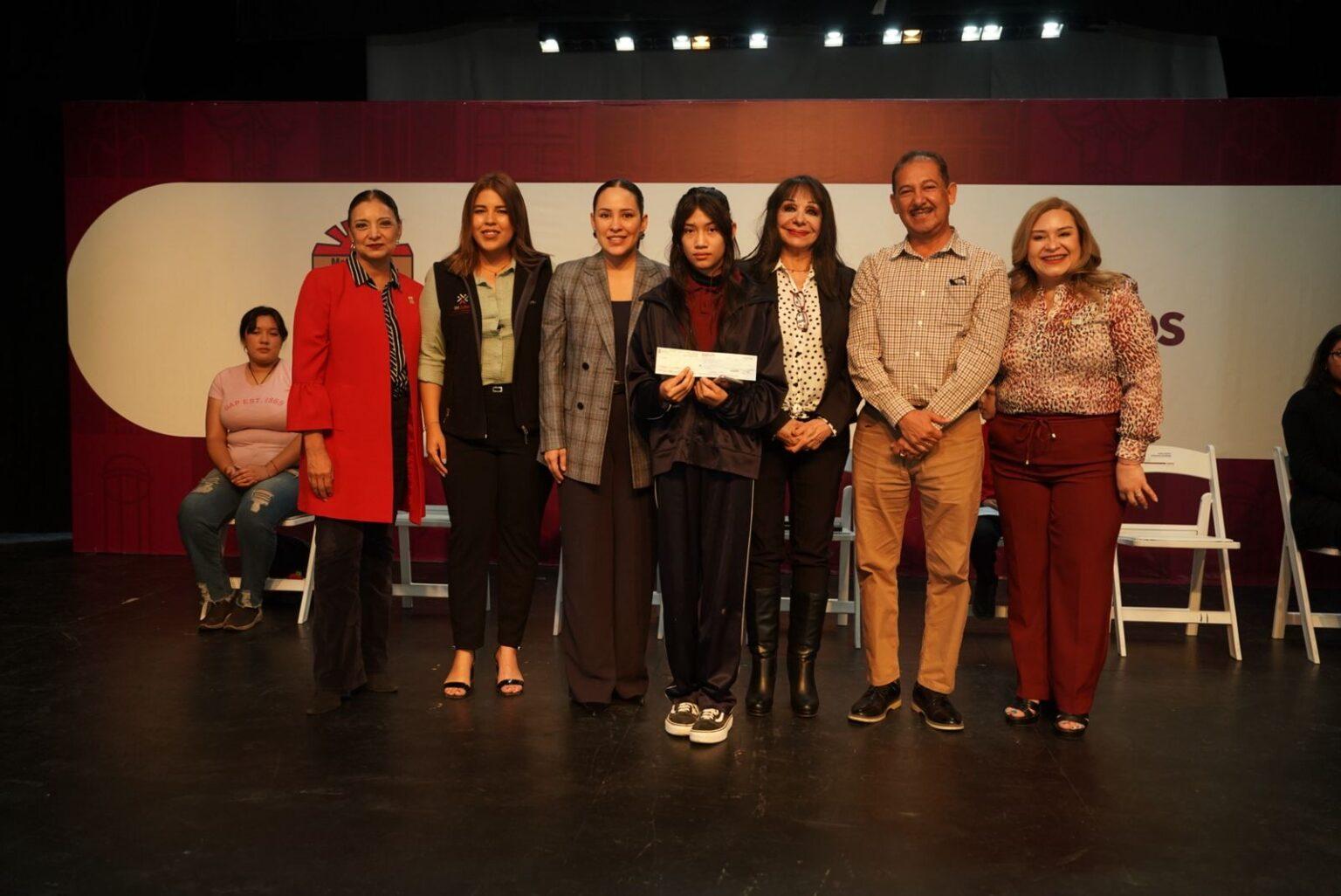 La alcaldesa de Mexicali Norma Bustamante Refuerza la Educación con Apoyos Económicos para Estudiantes de Mexicali